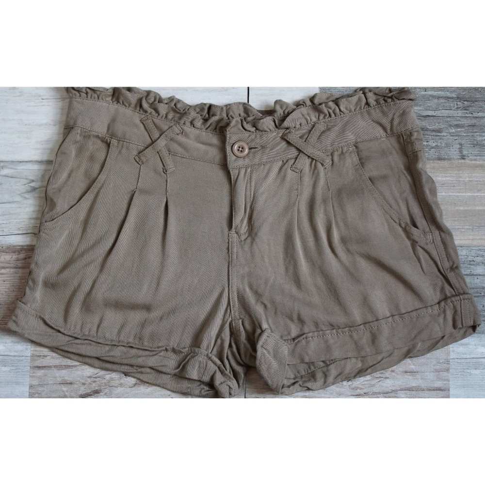 Pleated Ruffle Beige Shorts